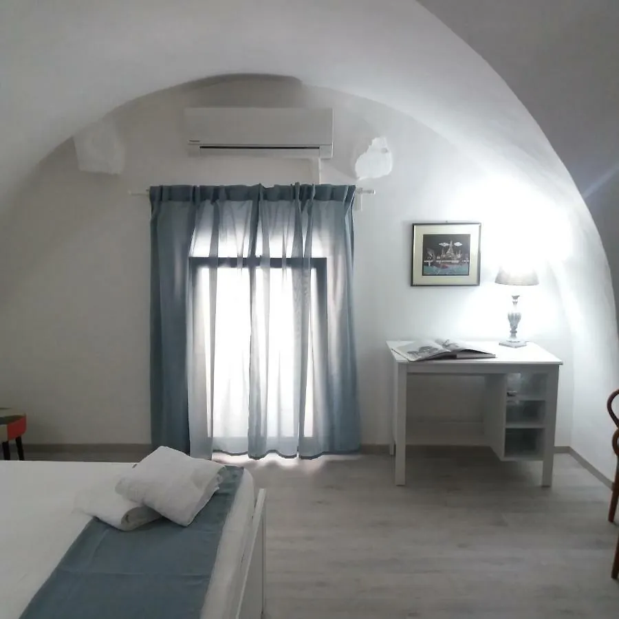 La Corte Di Aci Acireale 0*,