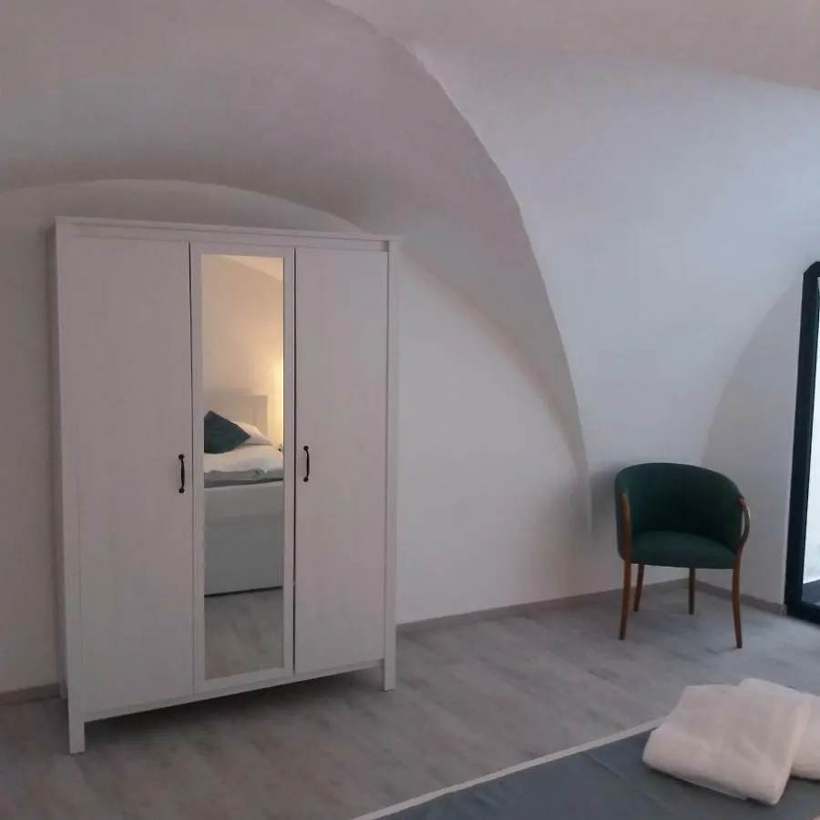 La Corte Di Aci Acireale 0*,