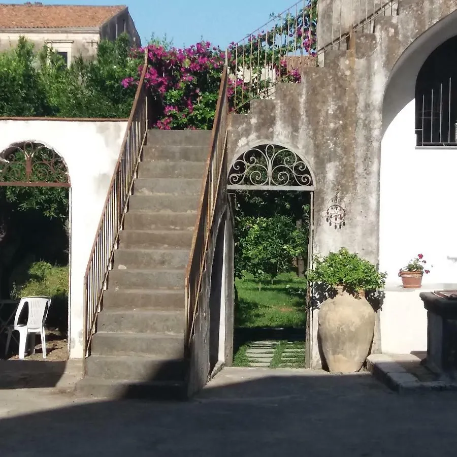 La Corte Di Aci Acireale 0*,